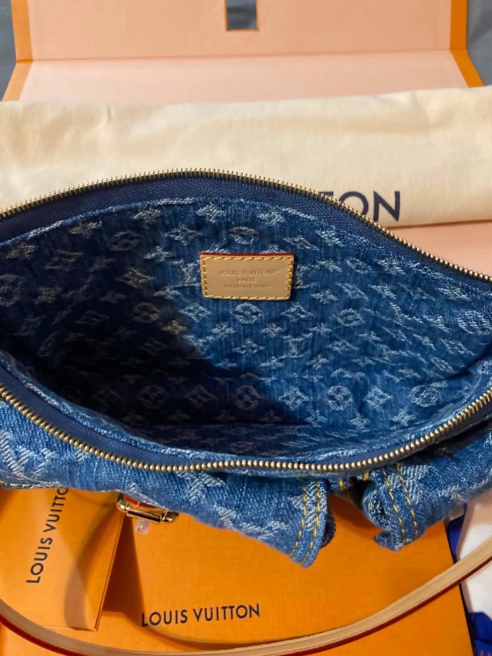 Louis Vuitton Blue Denim Cargo Pochette with Vachetta Strap - Picture 4 of 6